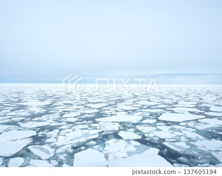 Sea of Okhotsk and drift ice (Monbetsu) Sea of Okhotsk and drift ice (Monbetsu) 137605194
