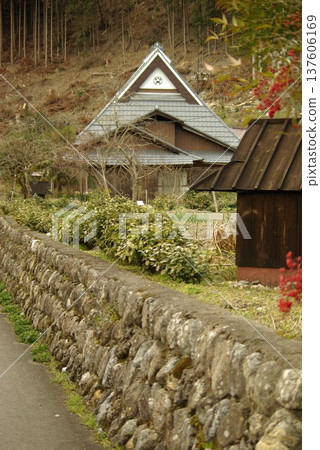 Kayabuki-no-Sato in Miyama-cho, Tannan City, Kyoto Prefecture, is a group of traditional buildings, many of which are covered with thatched roofs. Kayabuki-no-Sato in Miyama-cho, Tannan City, Kyoto Prefecture, is a group of traditional buildings, many of which are covered with thatched roofs. 137606169