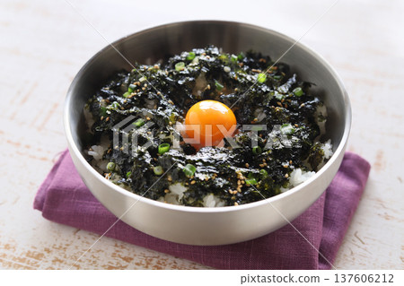 A feast! Korean seaweed rice 137606212