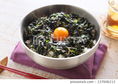 A feast! Korean seaweed rice 137606213