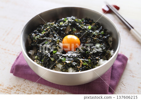 A feast! Korean seaweed rice 137606215