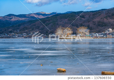 Frozen Lake Suwa and Hatsushima Island covered in frost 137606550