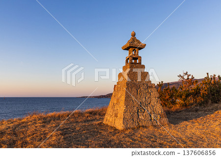 [Niigata Prefecture_Sado] Nanaura Beach at dusk Kasugazaki 137606856