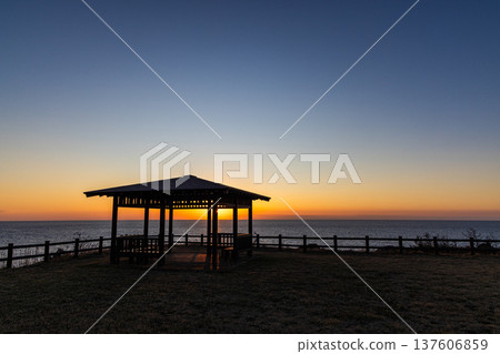 [Niigata Prefecture_Sado] Nanaura Beach at dusk Kasugazaki 137606859