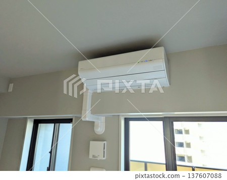 A decorative pipe cover for an air conditioner indoor unit that was beautifully installed to avoid beams 137607088
