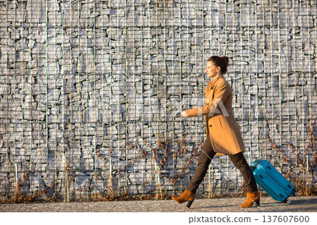 Modern Traveler Navigating Urban Station Surroundings 137607600