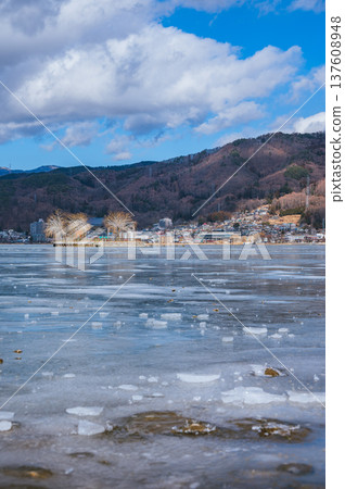 Frozen Lake Suwa and Hatsushima Island covered in frost 137608948