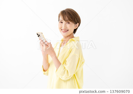 Female smartphone smile 137609070