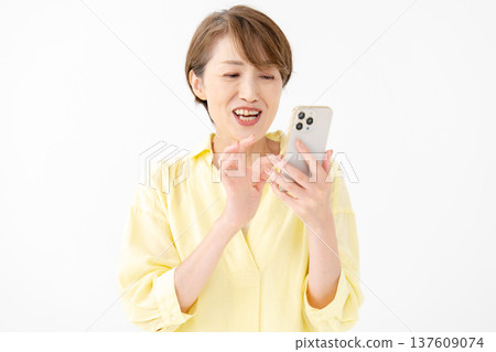 女性智能手機令人擔憂 137609074