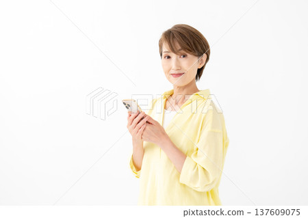 女智能手機微笑 137609075
