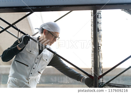Men in work clothes, scaffolding, knickerbockers Men in work clothes, scaffolding, knickerbockers 137609216