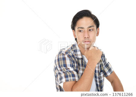 一個男人思考 137611266