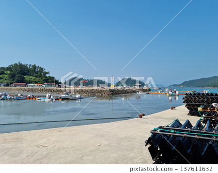 It is an island village with a port. 137611632