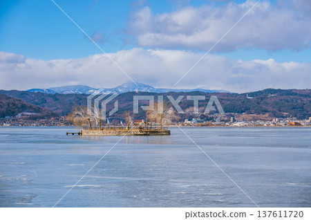 Frozen Lake Suwa and Hatsushima Island covered in frost 137611720