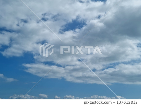 Blue sky and white clouds 137612812