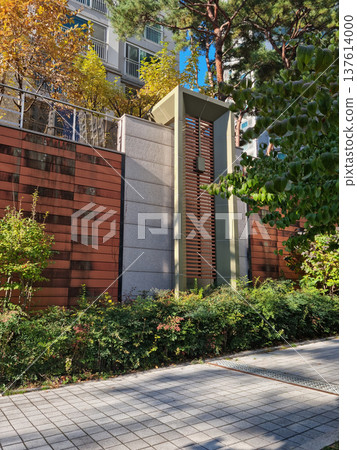 It's a park within an apartment complex. 137614000