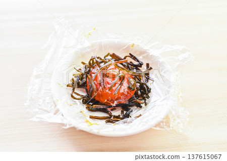 Egg yolk pickled in salted kelp 137615067