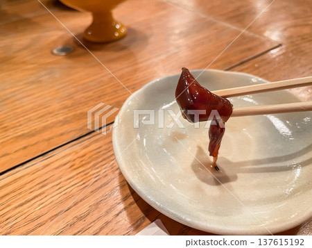 金澤著名的醬油醃螢火魷。 金澤著名的醬油醃螢火魷。 137615192