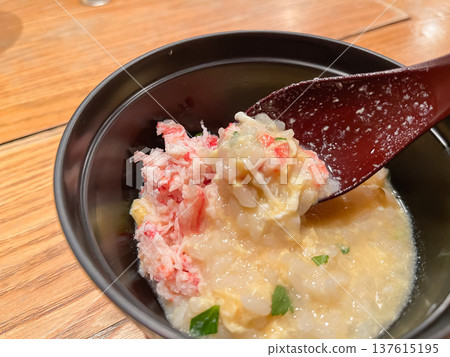 蟹肉粥，上面淋上真正的雪蟹肉。 137615195
