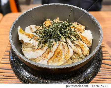 Nodoguro is a famous fish in Ishikawa Prefecture. "Nodoguro rice" is made by placing grilled fillets of Nodoguro on rice. 137615229