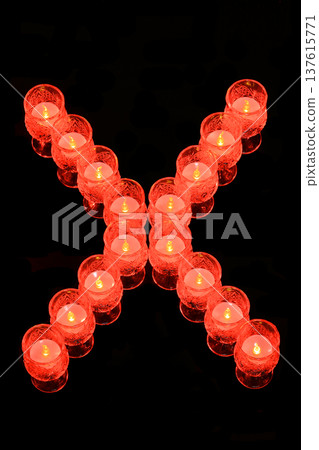 紅色蠟燭字母 X 紅色蠟燭字母 X 137615771