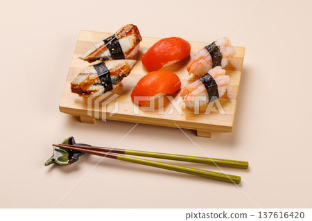Sushi set on plate Sushi set on plate 137616420