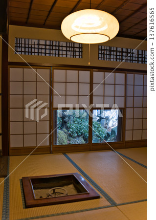 The hearth and Japanese-style room of the tea room remaining in a former restaurant in Sakata City The hearth and Japanese-style room of the tea room remaining in a former restaurant in Sakata City 137616565