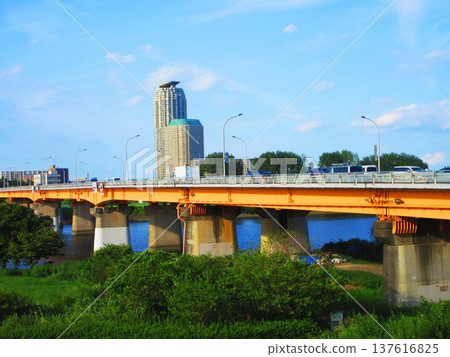 A view of the Shin-Arakawa Bridge on National Route 122, which connects Kawaguchi City, Saitama Prefecture and Kita Ward, Tokyo. A view of the Shin-Arakawa Bridge on National Route 122, which connects Kawaguchi City, Saitama Prefecture and Kita Ward, Tokyo. 137616825