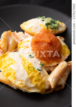 Delicious macaroni and mentaiko omelette 137617093