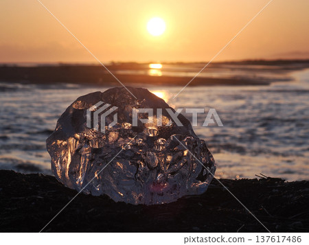 Sunset and Jewelry Ice at Orakumo Coast Sunset and Jewelry Ice at Orakumo Coast 137617486
