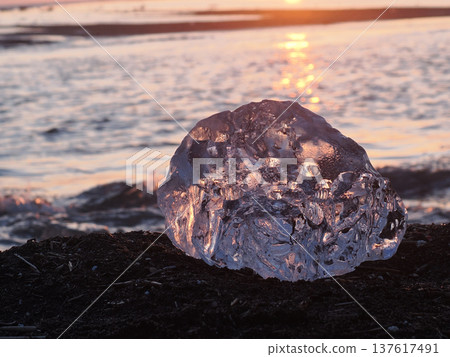 奧拉庫莫海岸的珠寶冰 137617491