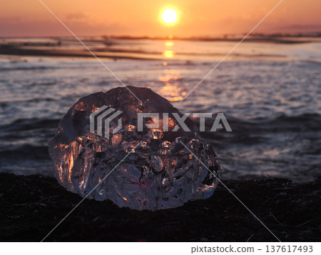 Sunset and Jewelry Ice at Orakumo Coast Sunset and Jewelry Ice at Orakumo Coast 137617493