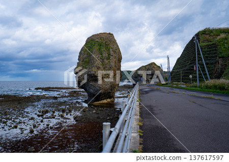 北海道積丹郡積丹町上岬町的立岩 137617597