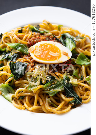 美味的無湯棕褐色麵條 137618250