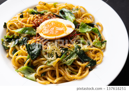 美味的無湯棕褐色麵條 137618251