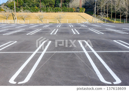  Parking Lot 137618609