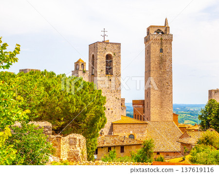 San Gimignano - medieval town with many stone towers, Tuscany, Italy. San Gimignano - medieval town with many stone towers, Tuscany, Italy. 137619116