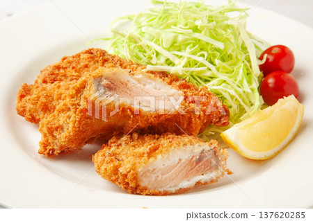 煎三文魚 137620285