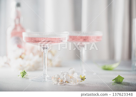 Pink cosmopolitan cocktail 137623348