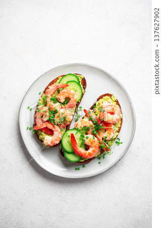 Avocado Shrimp Breakfast Sandwiches 137627902
