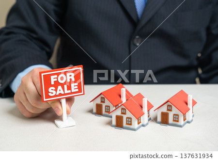 Houses are up for sale in modern neighborhoods. Residential complexes and gated communities attract buyers. Real estate development and housing investment in suburban living environments. Houses are up for sale in modern neighborhoods. Residential complexes and gated communities attract buyers. Real estate development and housing investment in suburban living environments. 137631934
