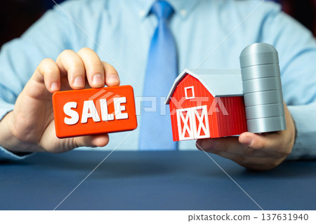 Selling a farm and clearing agricultural produce from storage. Agribusiness liquidation and restructuring. Market pressures force farmers to sell assets and reduce agricultural production. Selling a farm and clearing agricultural produce from storage. Agribusiness liquidation and restructuring. Market pressures force farmers to sell assets and reduce agricultural production. 137631940