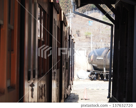 Old train carriages 137632720