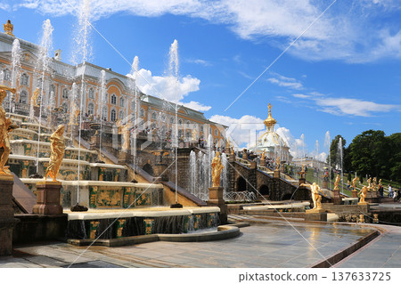 Russia, St. Petersburg, Peterhof, July 4, 2018. On the photo is the Grand Cascade fountain in the Upper Park of the Peterhof State Museum and people who walk in the park 137633725