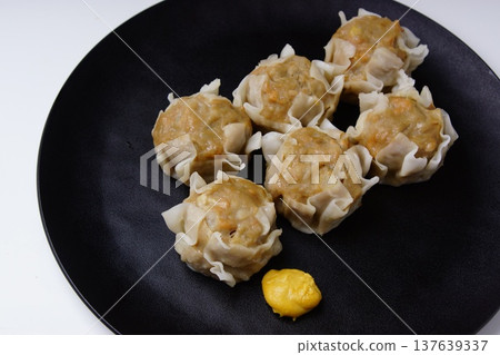 Large meat shumai 137639337