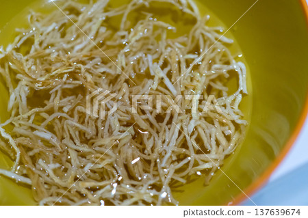 Put the dried daikon radish back in Put the dried daikon radish back in 137639674