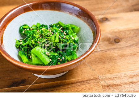 芥菜花佐以芥末醬，傳統的日本春季小菜。 137640180