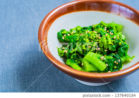 芥菜花佐以芥末醬，傳統的日本春季小菜。 137640184