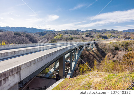 橋樑結構優美的曲線：空中步道天龍橋建築景觀 137640322