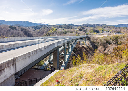 The structural beauty of bridges with beautiful curves: Architectural scenery of Tenryukyo Gorge, a popular spot for a stroll through the sky. The structural beauty of bridges with beautiful curves: Architectural scenery of Tenryukyo Gorge, a popular spot for a stroll through the sky. 137640324